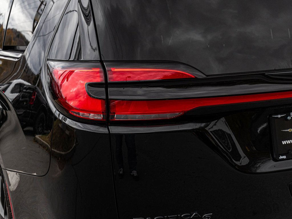 Used 2023 Chrysler Pacifica Touring-L w/ S Appearance Package image 37