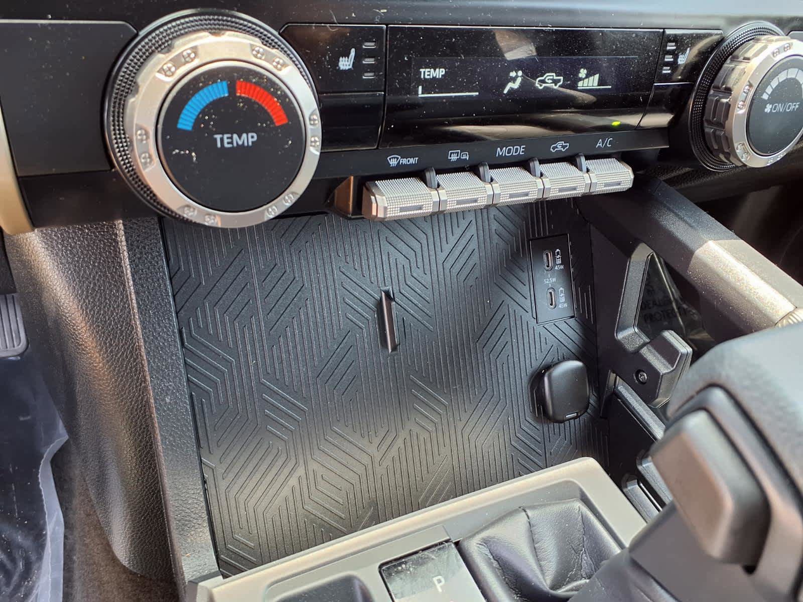 Used 2024 Toyota Tacoma SR5 AWD/4WD image 23