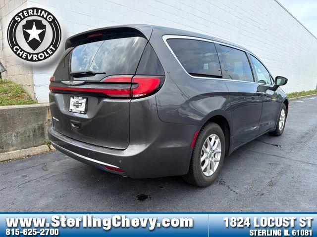 Used 2023 Chrysler Pacifica Touring-L FWD image 5