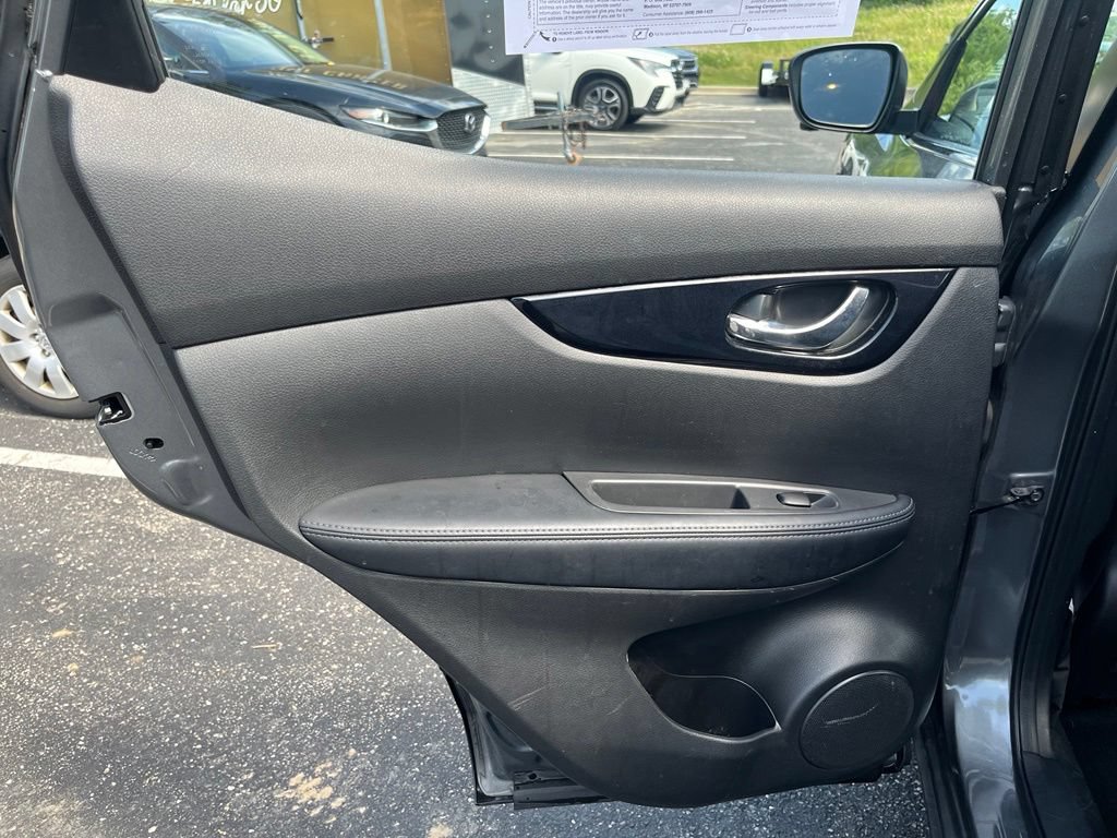 Used 2019 Nissan Rogue Sport SV w/ Technology Package AWD/4WD image 23