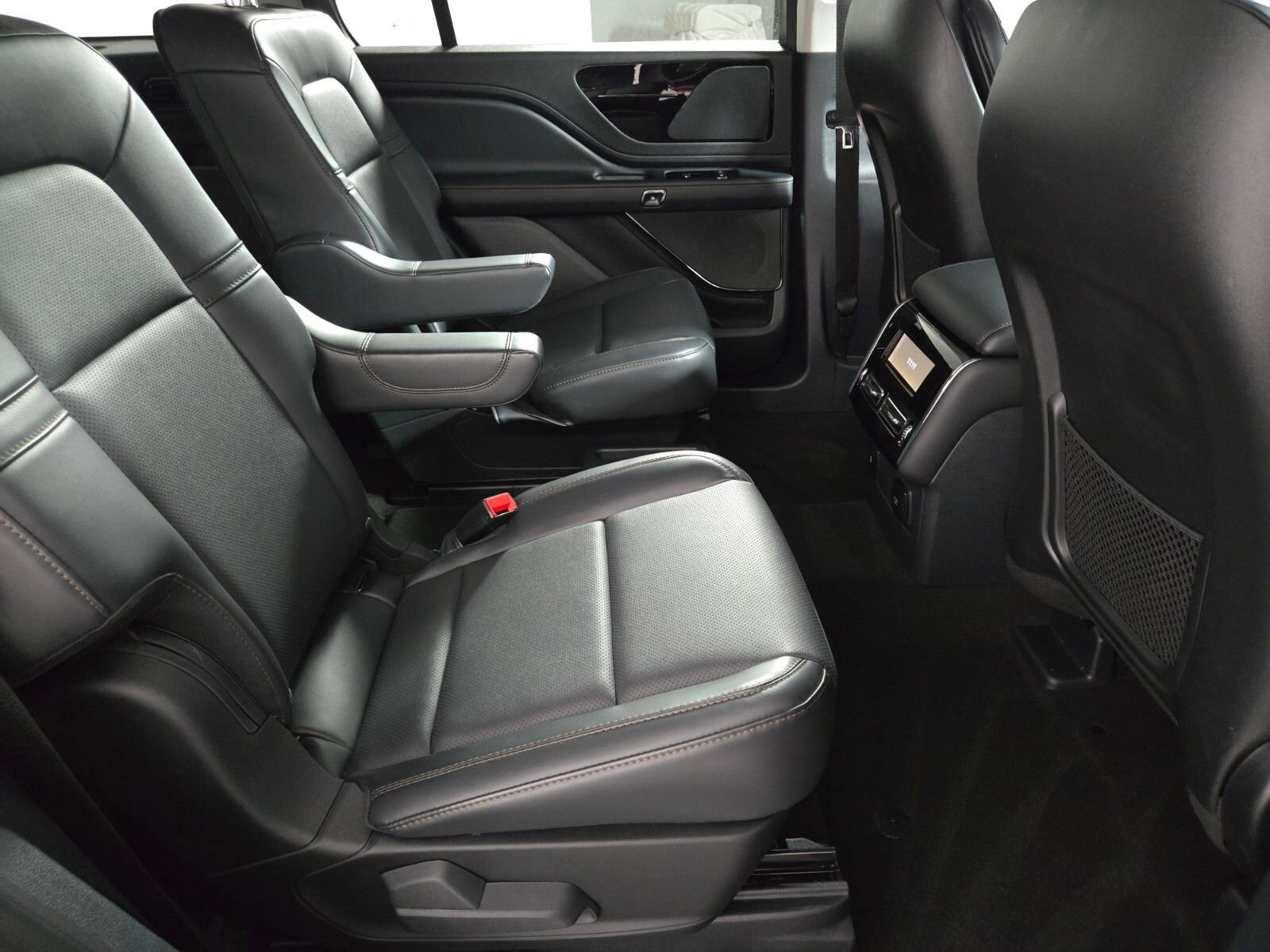 New 2026 Lincoln Aviator 2WD w/ Jet Appearance Package image 19