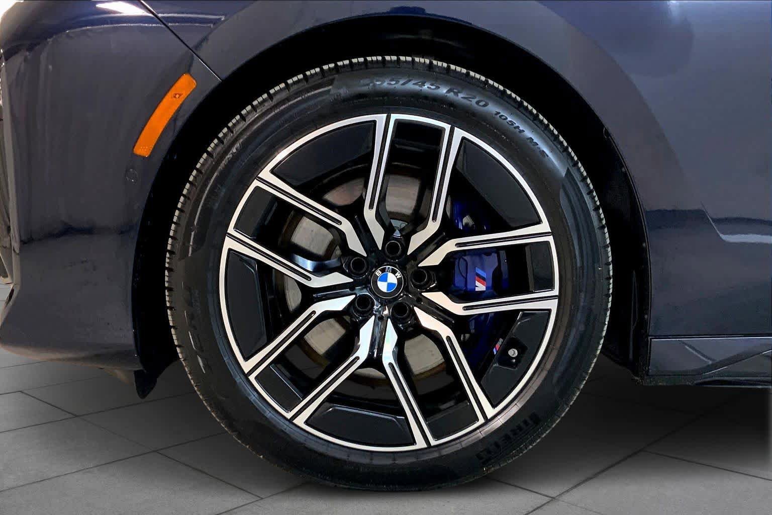 Used 2025 BMW 760i xDrive image 10