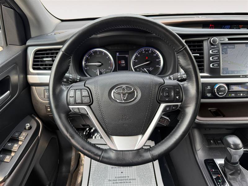 Used 2017 Toyota Highlander XLE AWD/4WD image 14