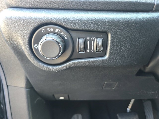 New 2027 Chrysler Pacifica Select AWD/4WD image 12