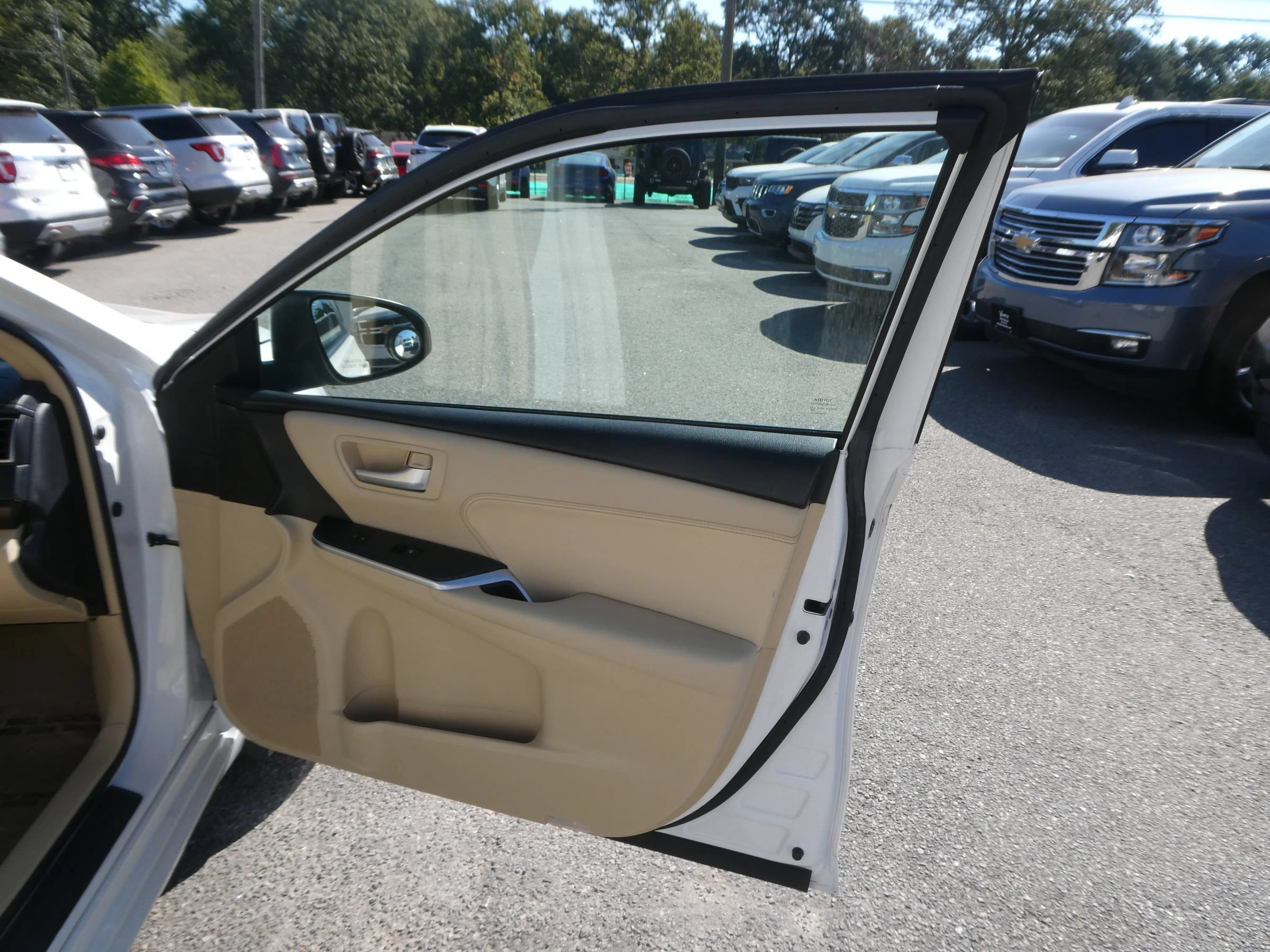 Used 2016 Toyota Camry XLE FWD image 23