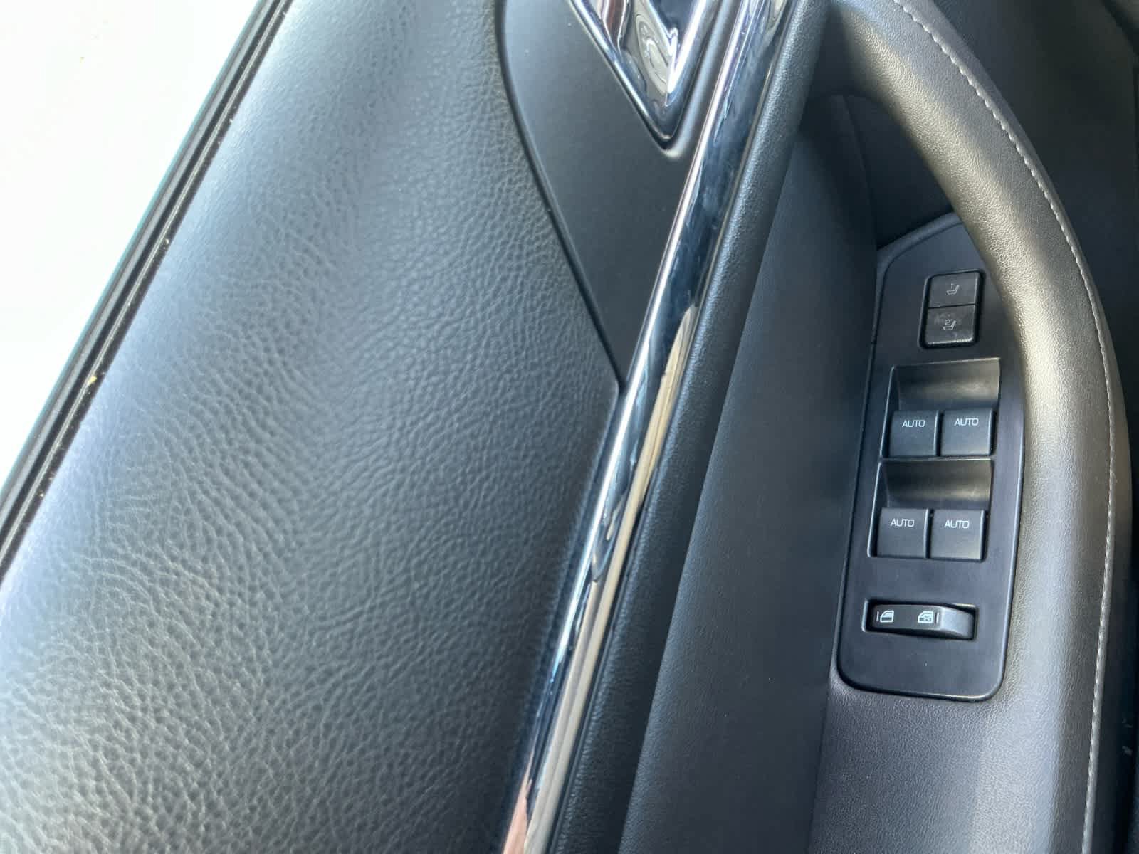 Used 2011 Lincoln MKS FWD image 20