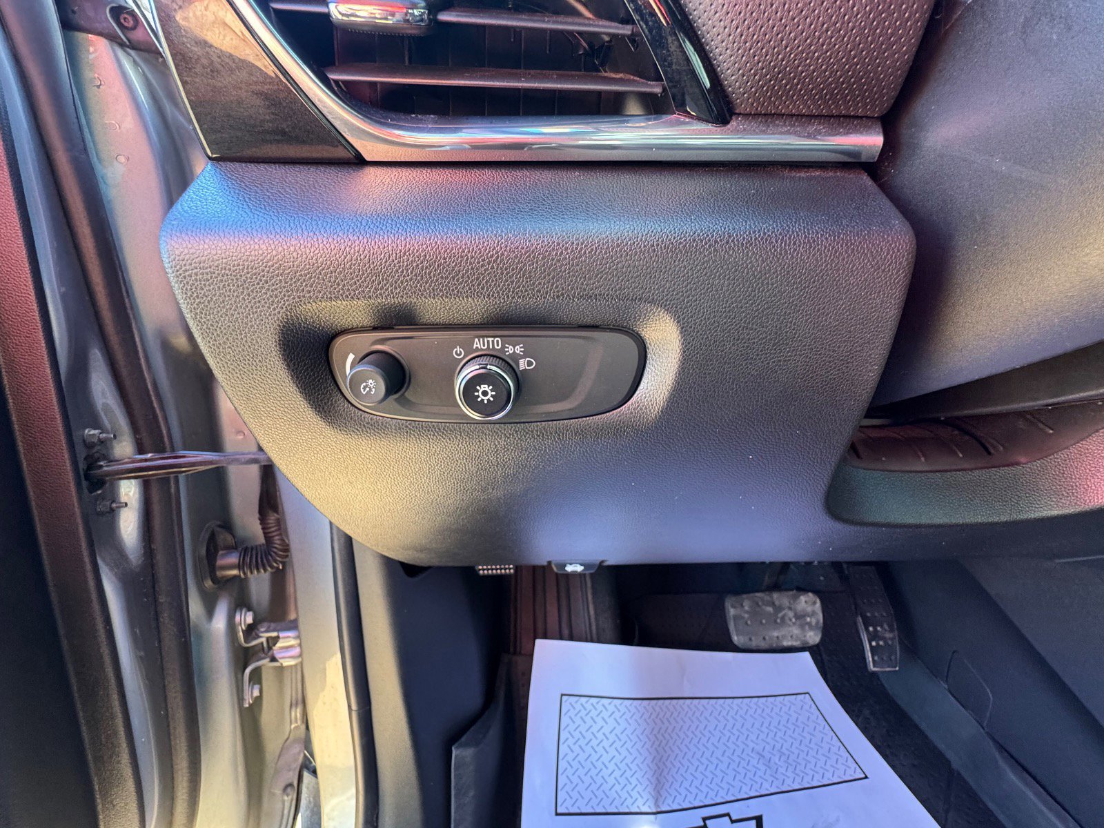 Used 2023 Chevrolet Traverse RS image 20