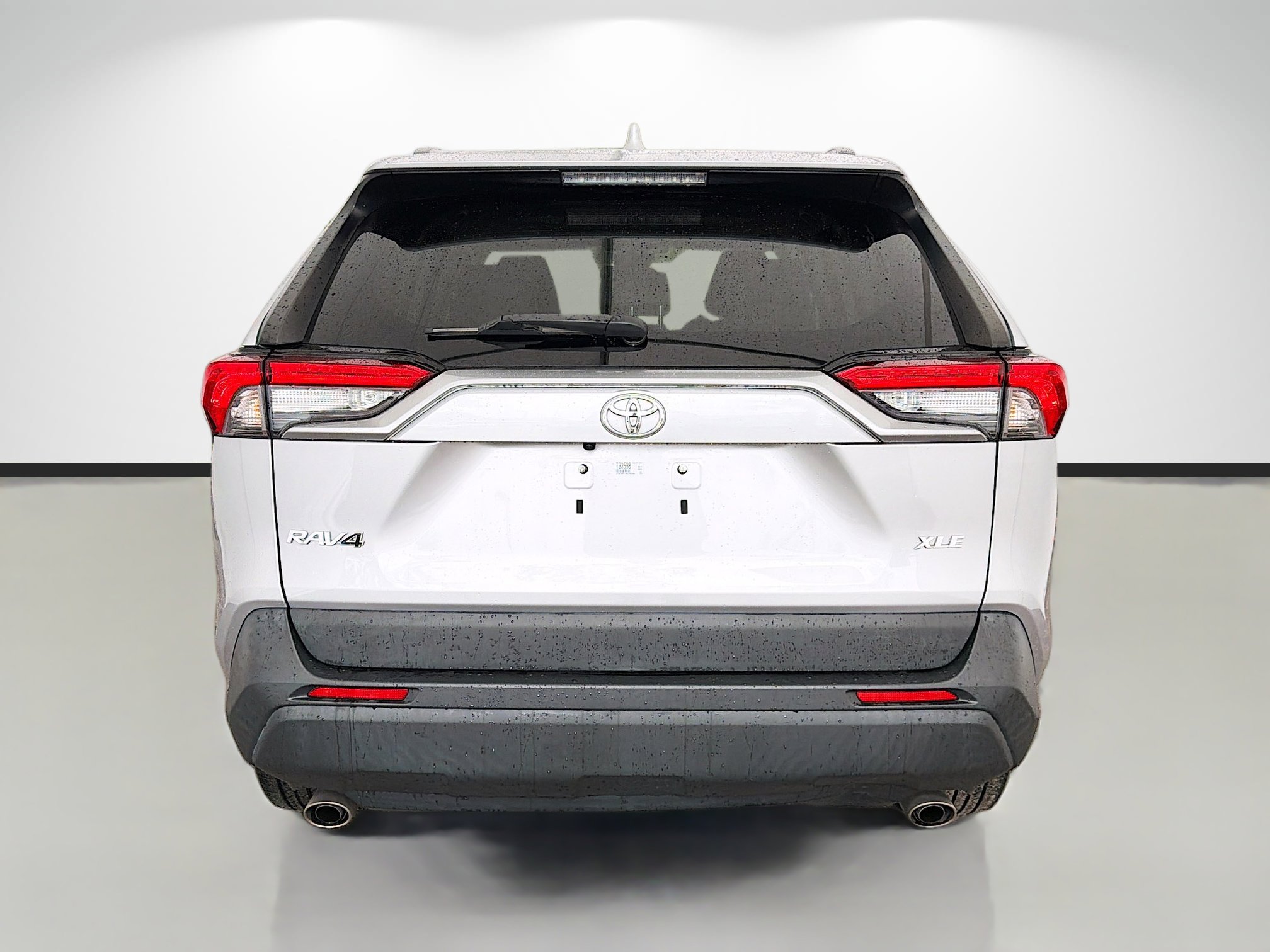 Used 2022 Toyota RAV4 XLE Premium image 4