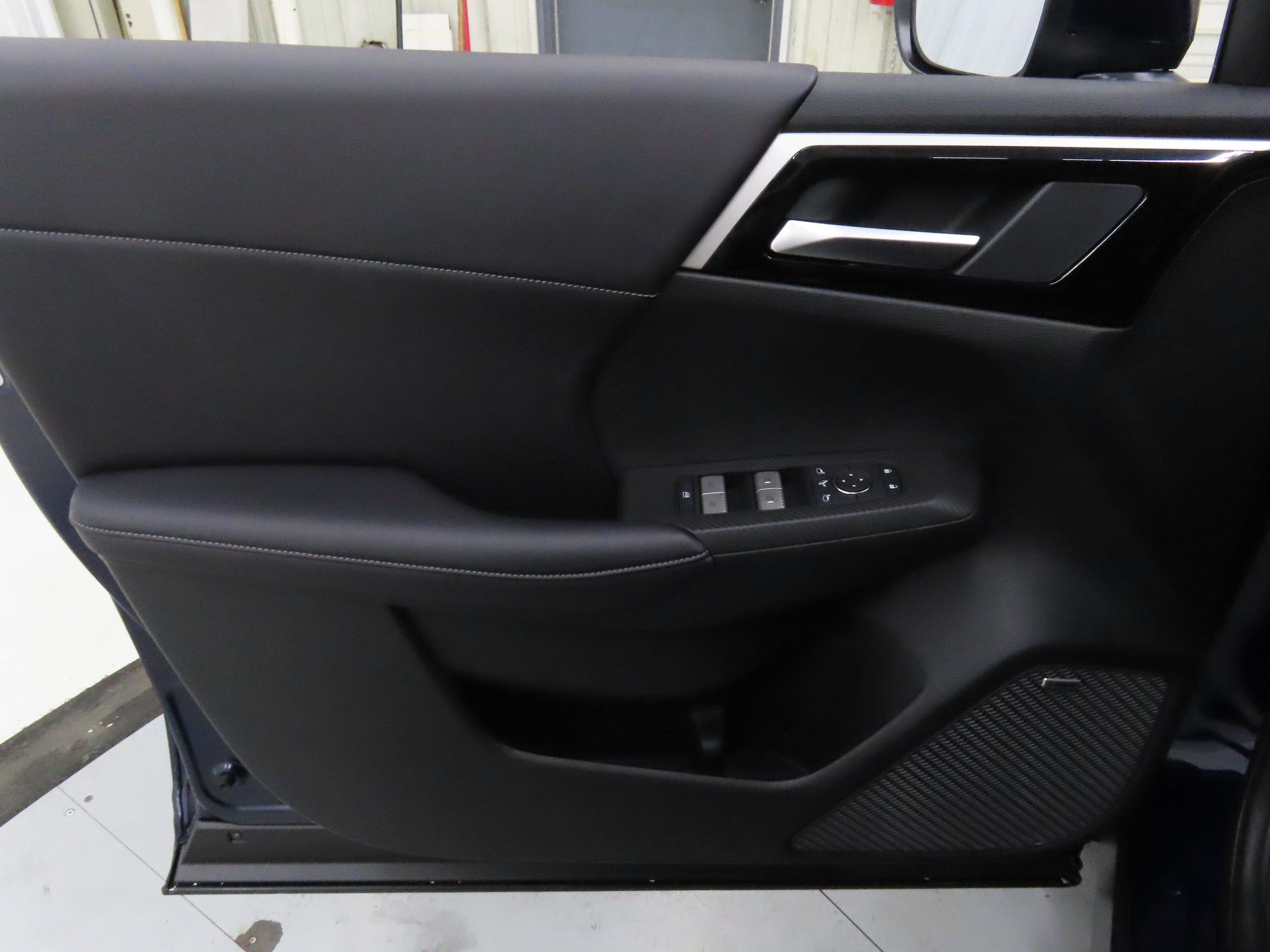 New 2025 Mitsubishi Outlander SE image 9