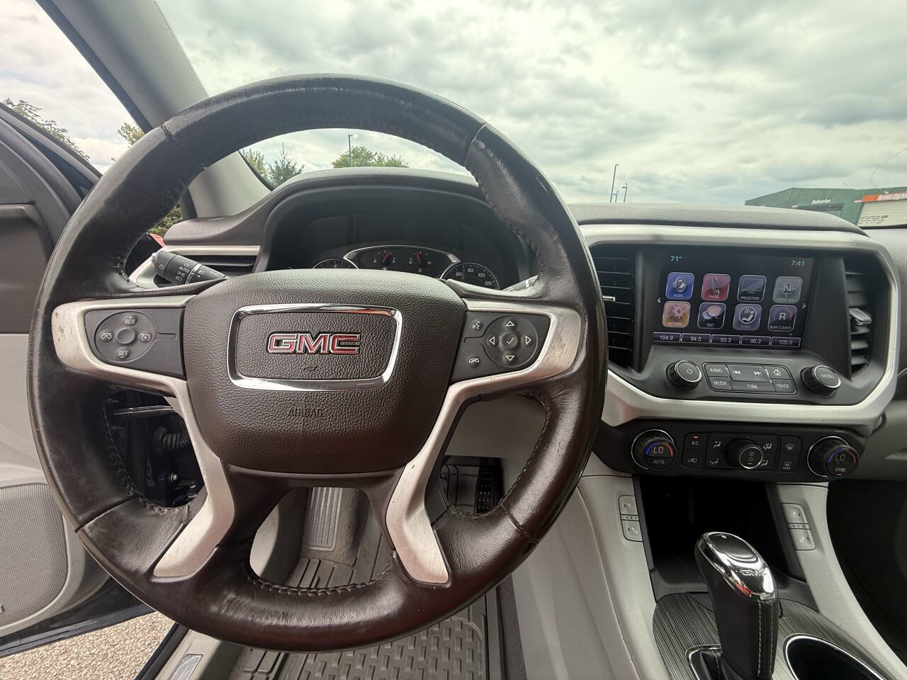 Used 2017 GMC Acadia SLT image 16