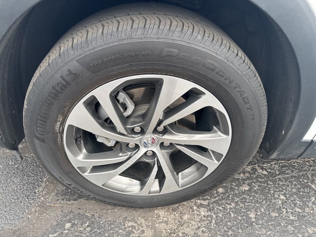 Used 2022 Buick Envision Essence w/ Safety Package image 47