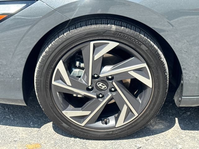 Used 2026 Hyundai Elantra Limited FWD image 25