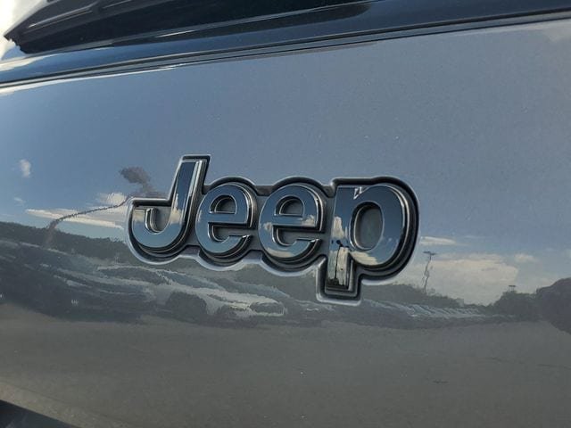 Certified 2025 Jeep Grand Cherokee L Limited w/ Black Appearance Package AWD/4WD image 10