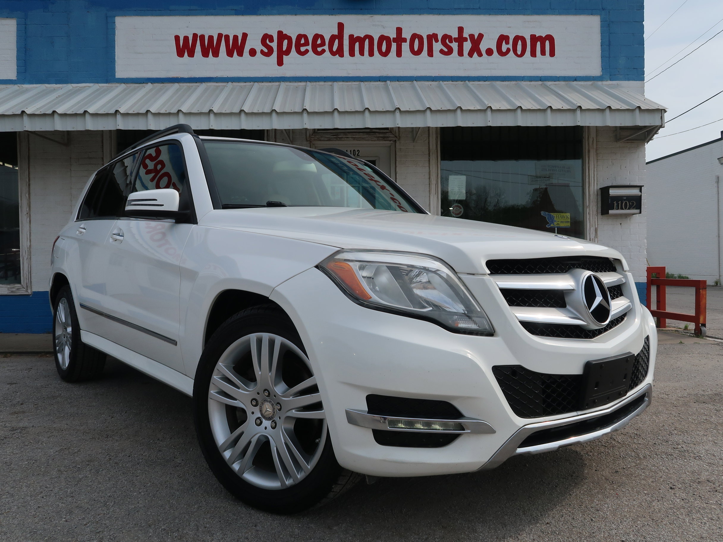 Used 2015 Mercedes-Benz GLK 250 BlueTEC 4MATIC image 2