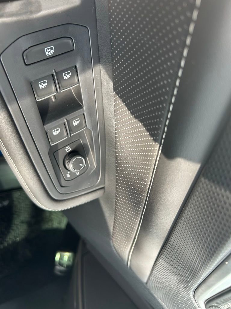 Used 2025 Volkswagen Atlas Cross Sport SEL Premium R-Line image 51