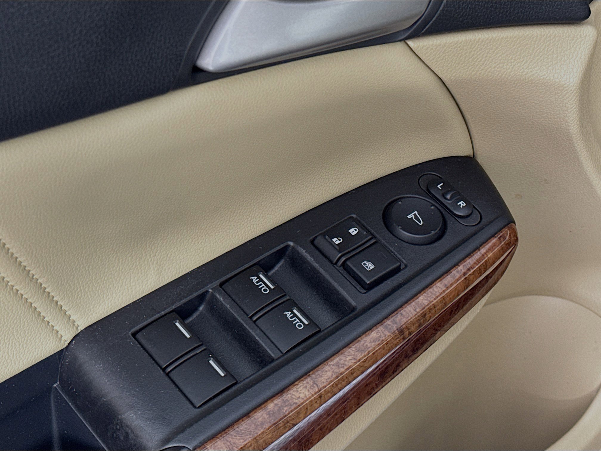 Used 2012 Honda Accord EX-L image 16