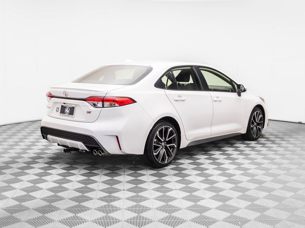 Used 2020 Toyota Corolla SE w/ SE Premium Package image 5