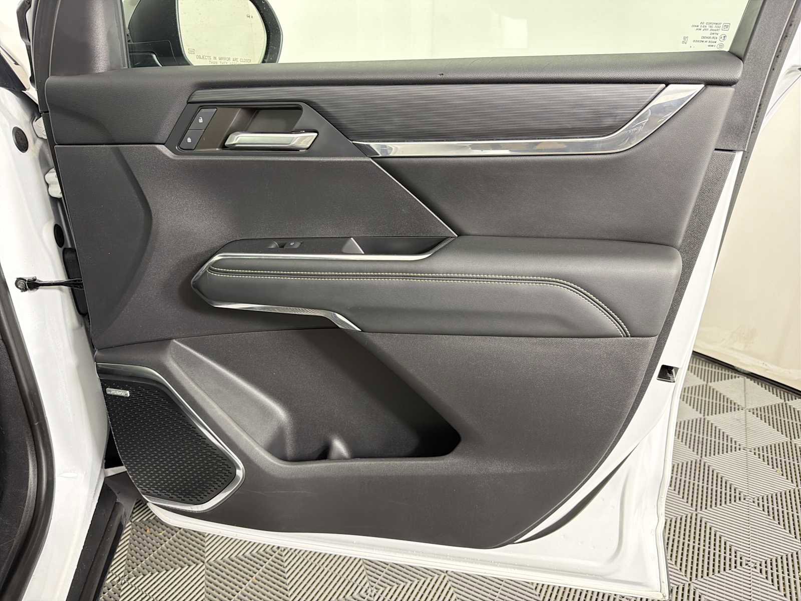 Used 2024 GMC Acadia Elevation image 12