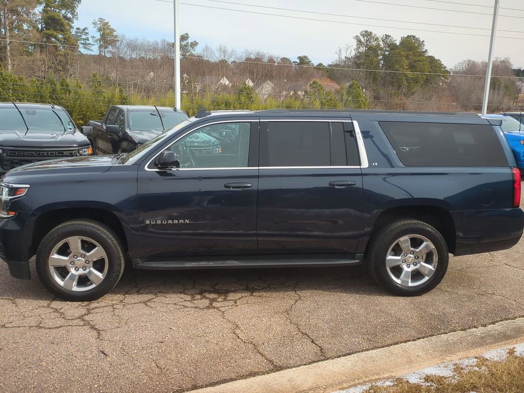 Used 2020 Chevrolet Suburban LT image 2