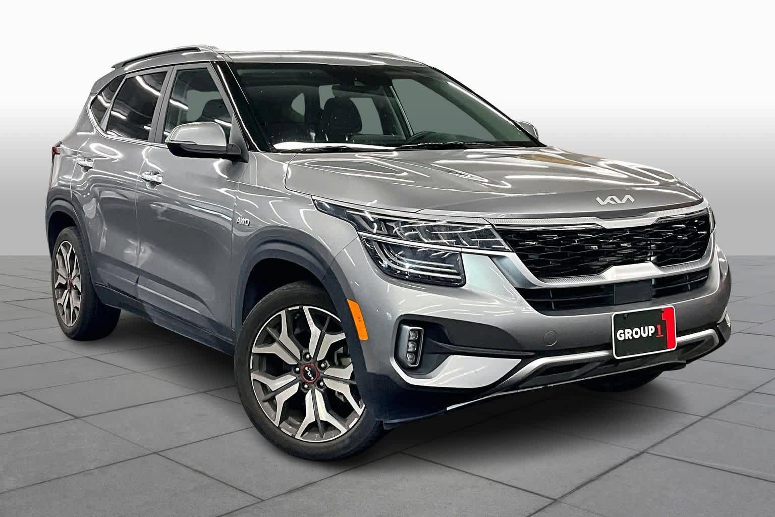 Used 2022 Kia Seltos SX w/ Sunroof Package image 2