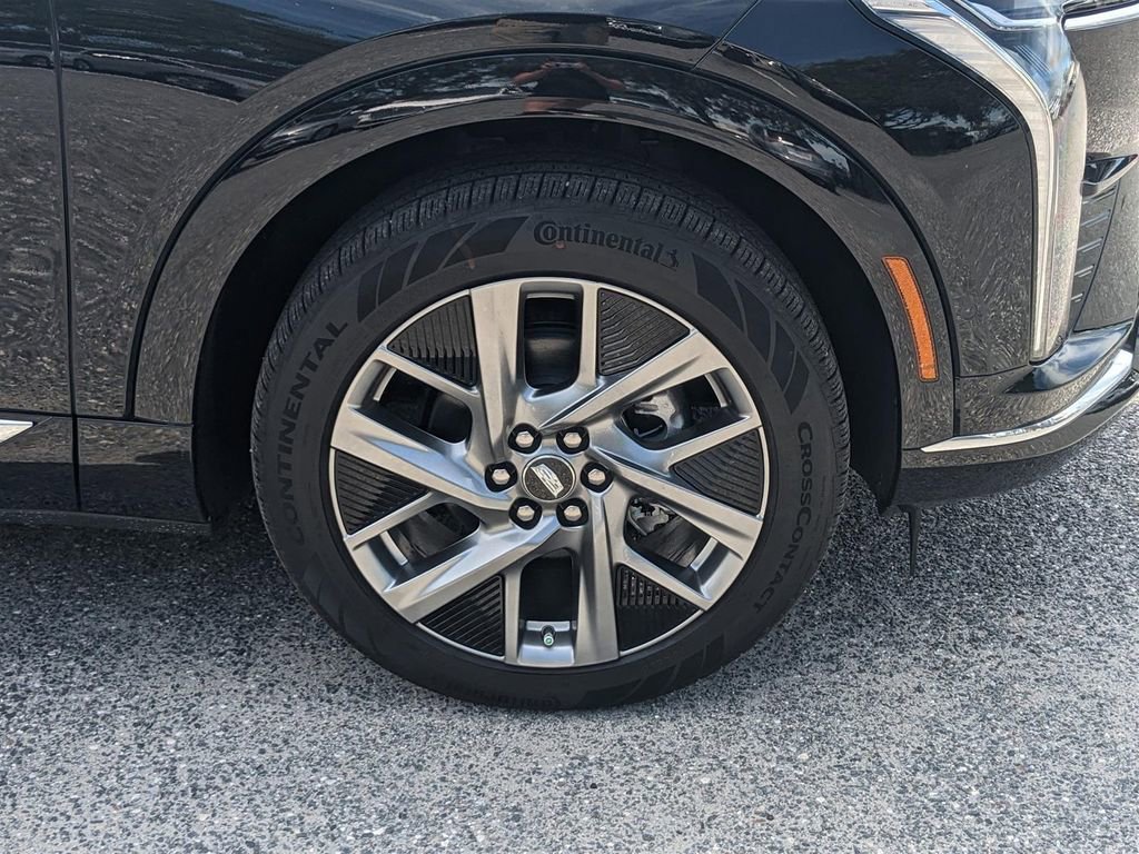 New 2025 Cadillac Optiq Luxury 1 image 10