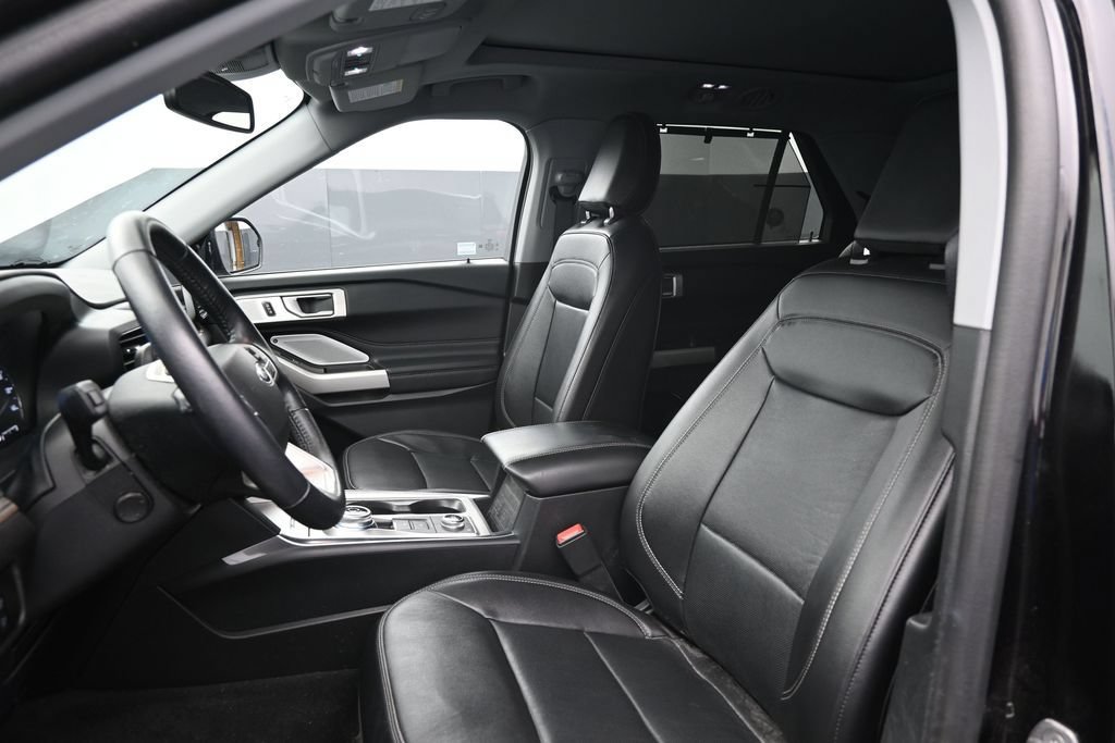 Used 2023 Ford Explorer Limited w/ Limited Technology Package AWD/4WD image 16