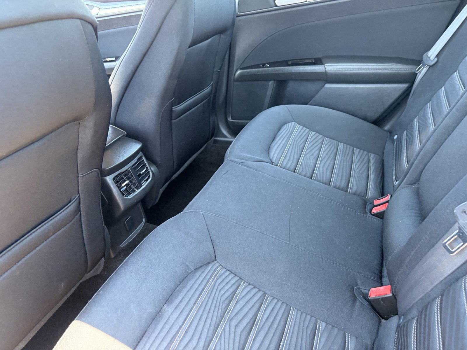 Used 2016 Ford Fusion SE FWD image 15