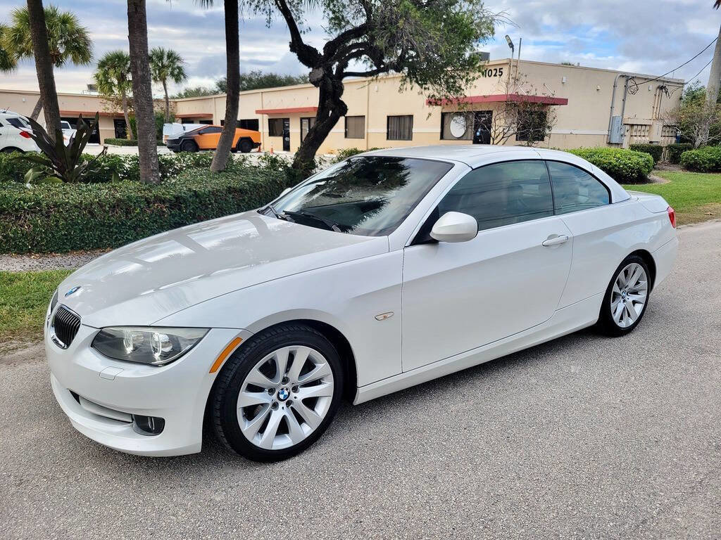 Used 2012 BMW 328i Convertible image 4