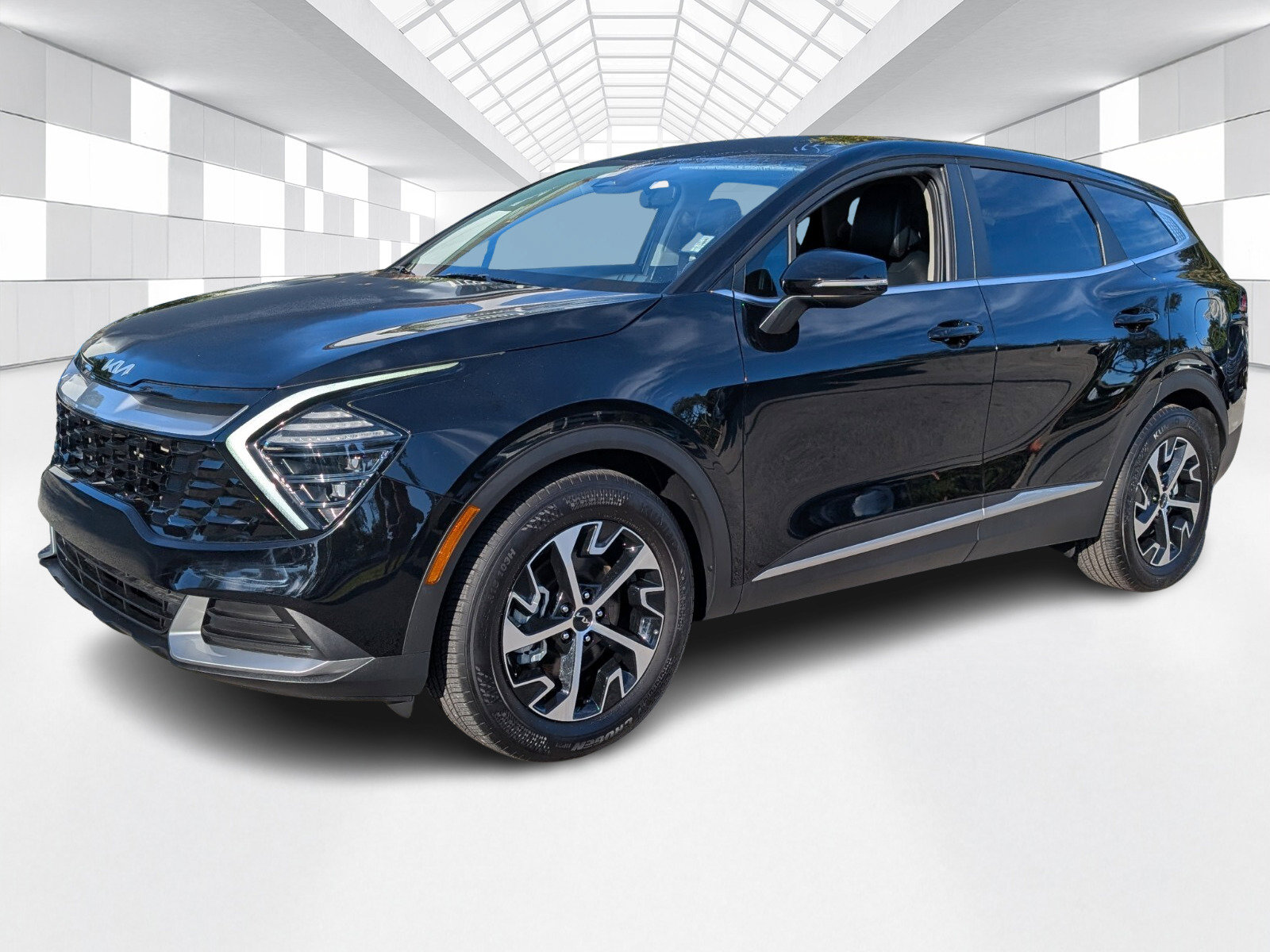 Used 2025 Kia Sportage EX image 3