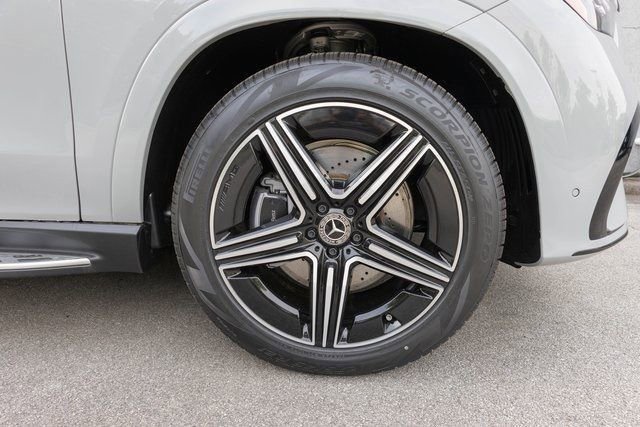 Certified 2025 Mercedes-Benz GLE 580 4MATIC image 11