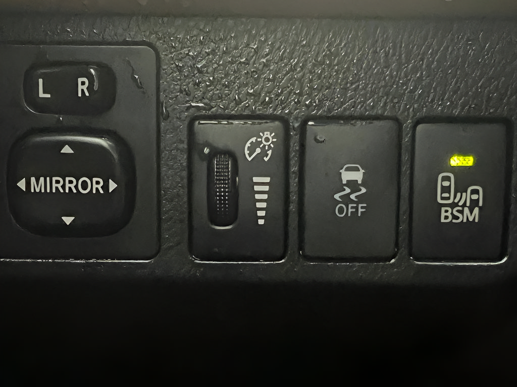 Used 2015 Toyota RAV4 Limited w/ Technology Package AWD/4WD image 24
