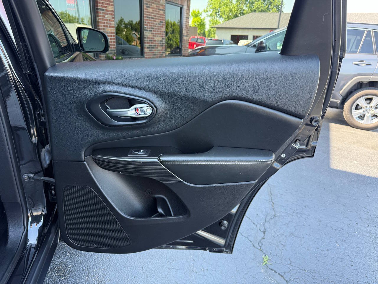 Used 2014 Jeep Cherokee Limited FWD image 21
