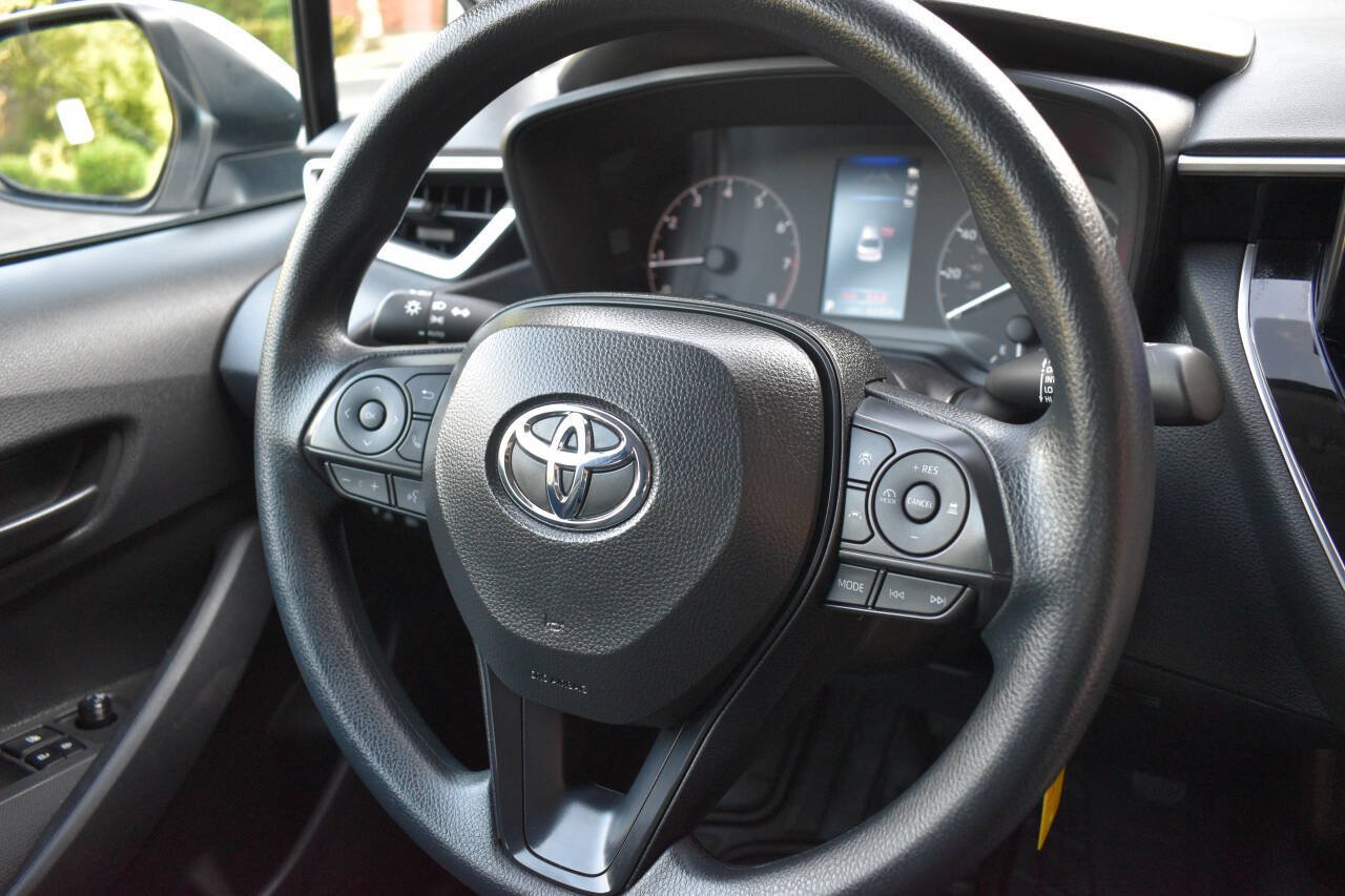 Used 2025 Toyota Corolla LE FWD image 25