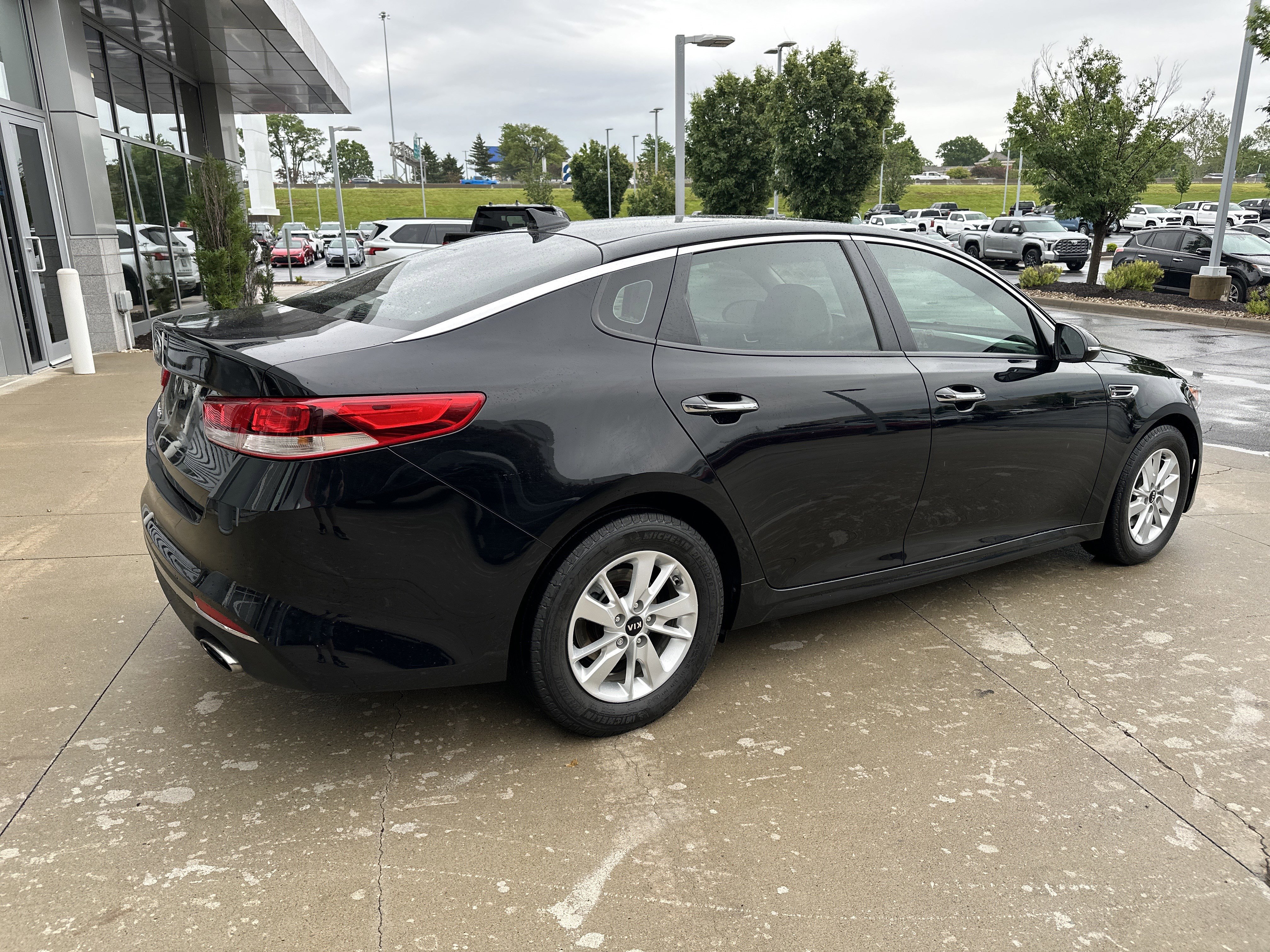 Used 2017 Kia Optima LX FWD image 6