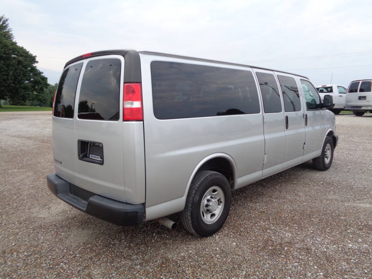 Used 2019 Chevrolet Express 3500 LS RWD image 5