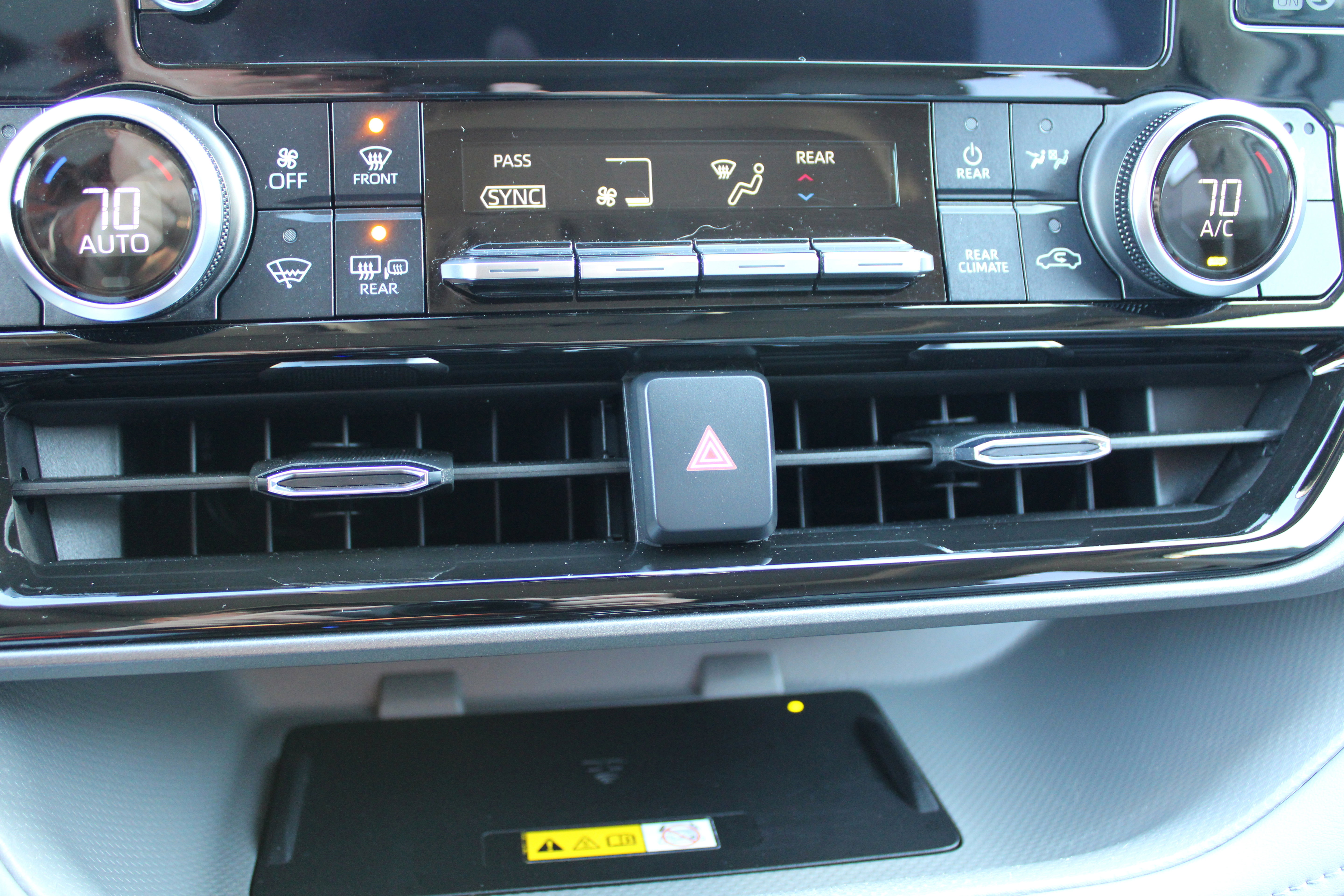 Used 2023 Toyota Highlander XLE image 21