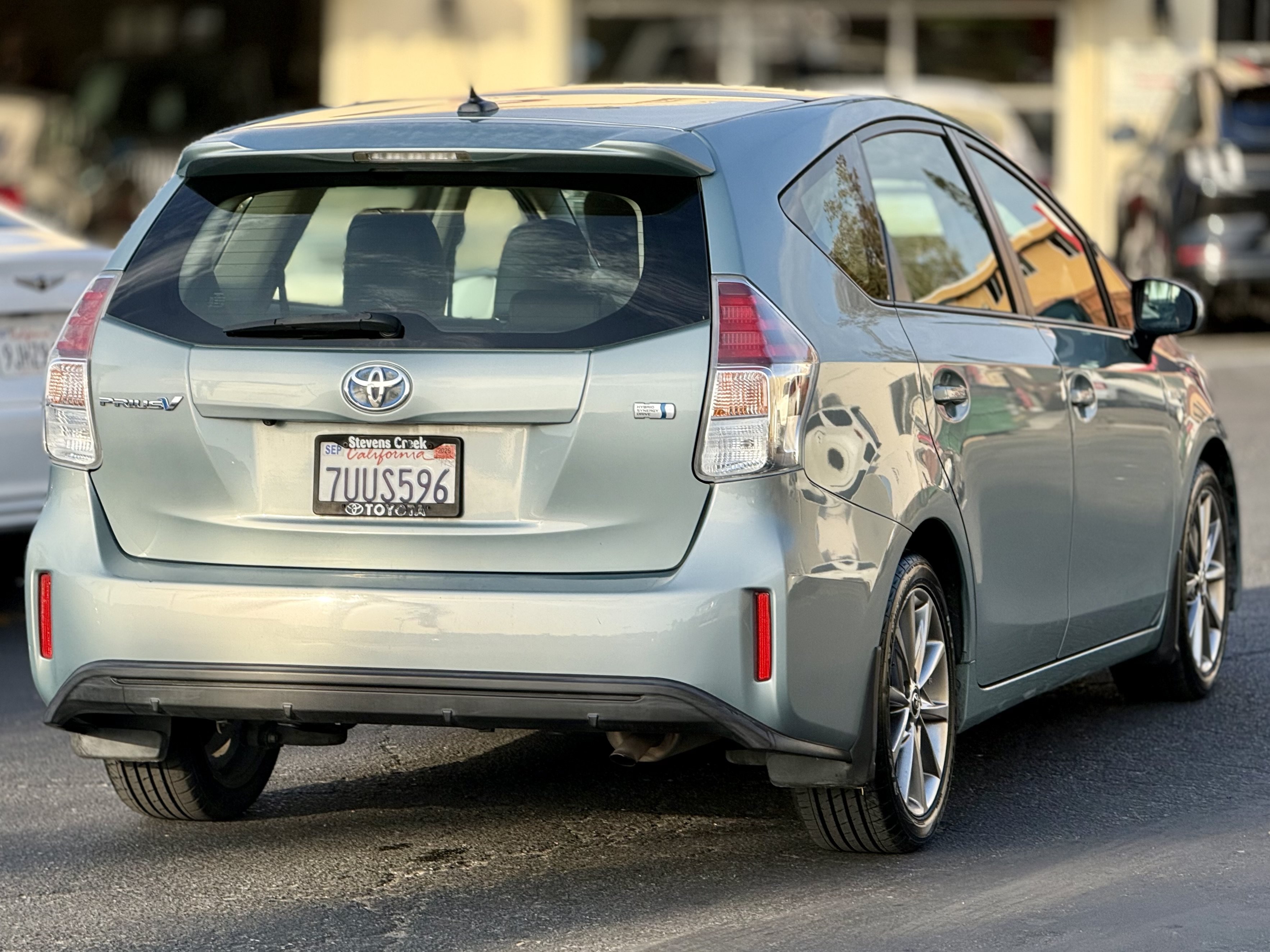 Used 2017 Toyota Prius V Five w/ Advanced Technology Package FWD image 5