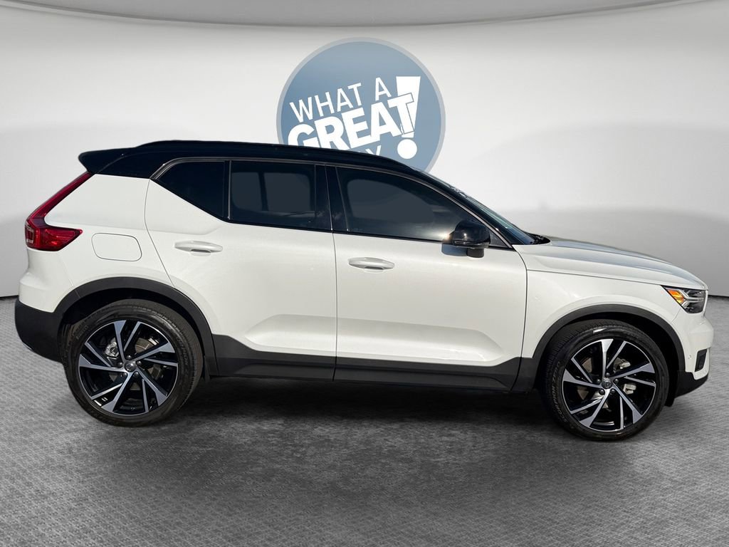 Used 2020 Volvo XC40 T5 R-Design w/ Protection Package Premier AWD/4WD image 2