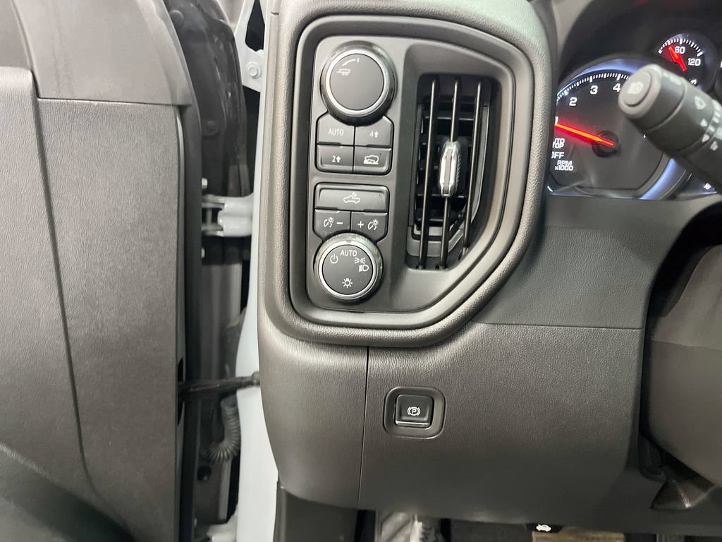 Used 2025 Chevrolet Silverado 1500 Custom w/ Turbomax Blackout Package AWD/4WD image 10
