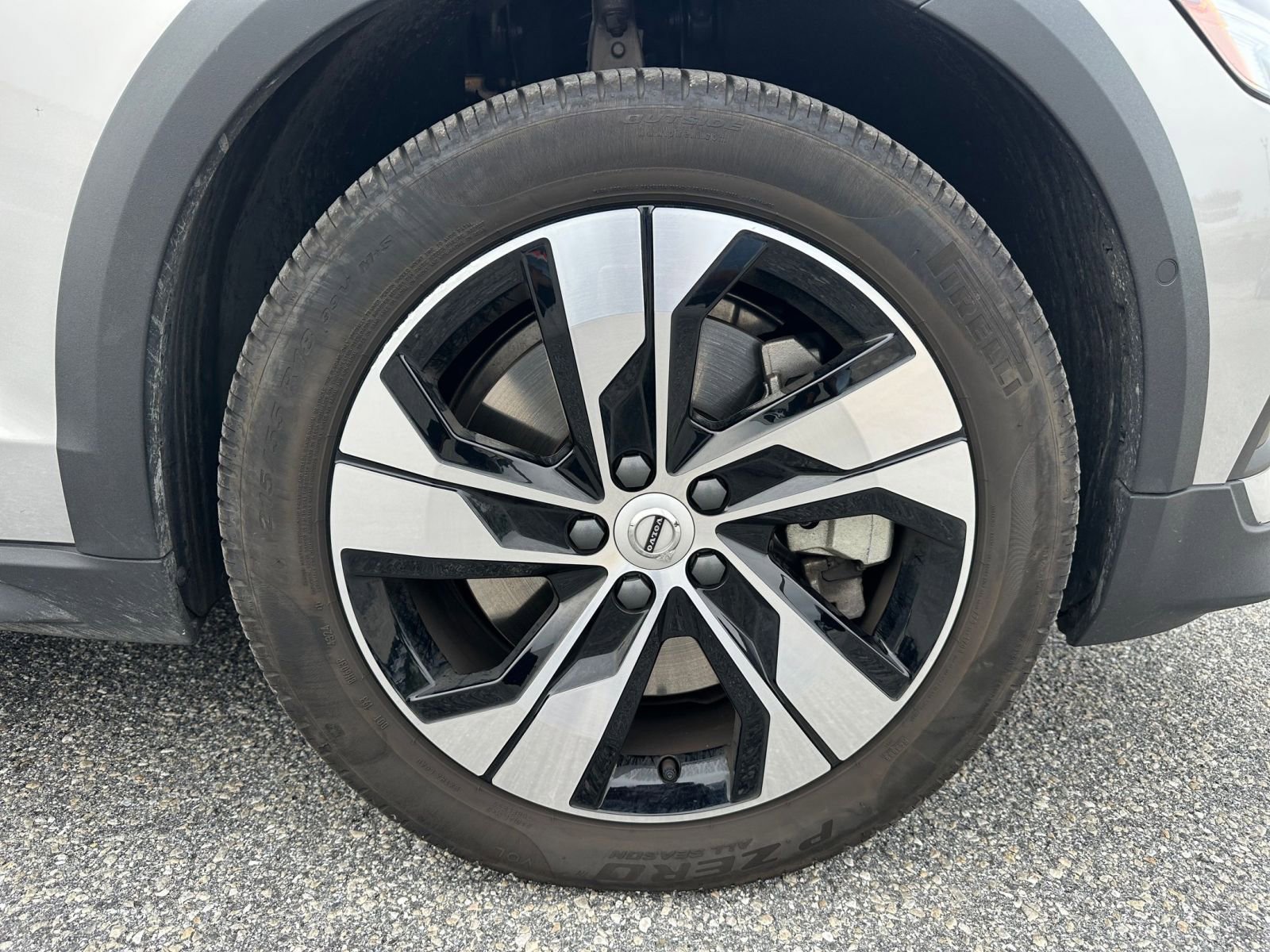 Used 2025 Volvo V60 B5 Cross Country Plus image 29