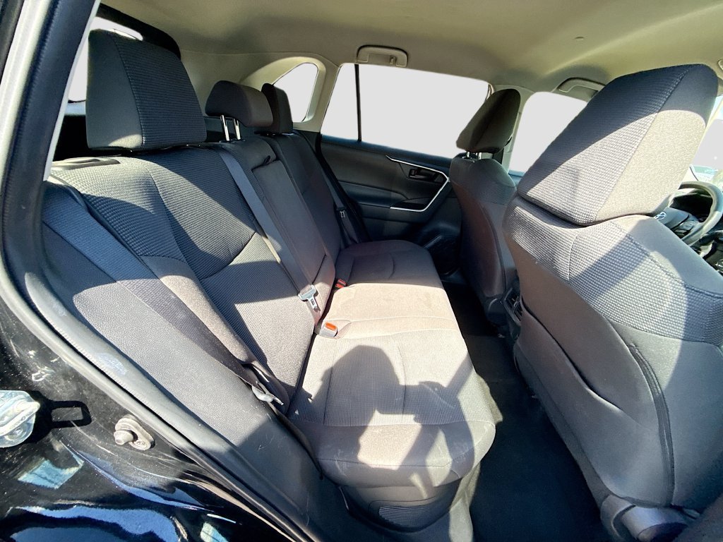 Used 2025 Toyota RAV4 LE AWD/4WD image 28