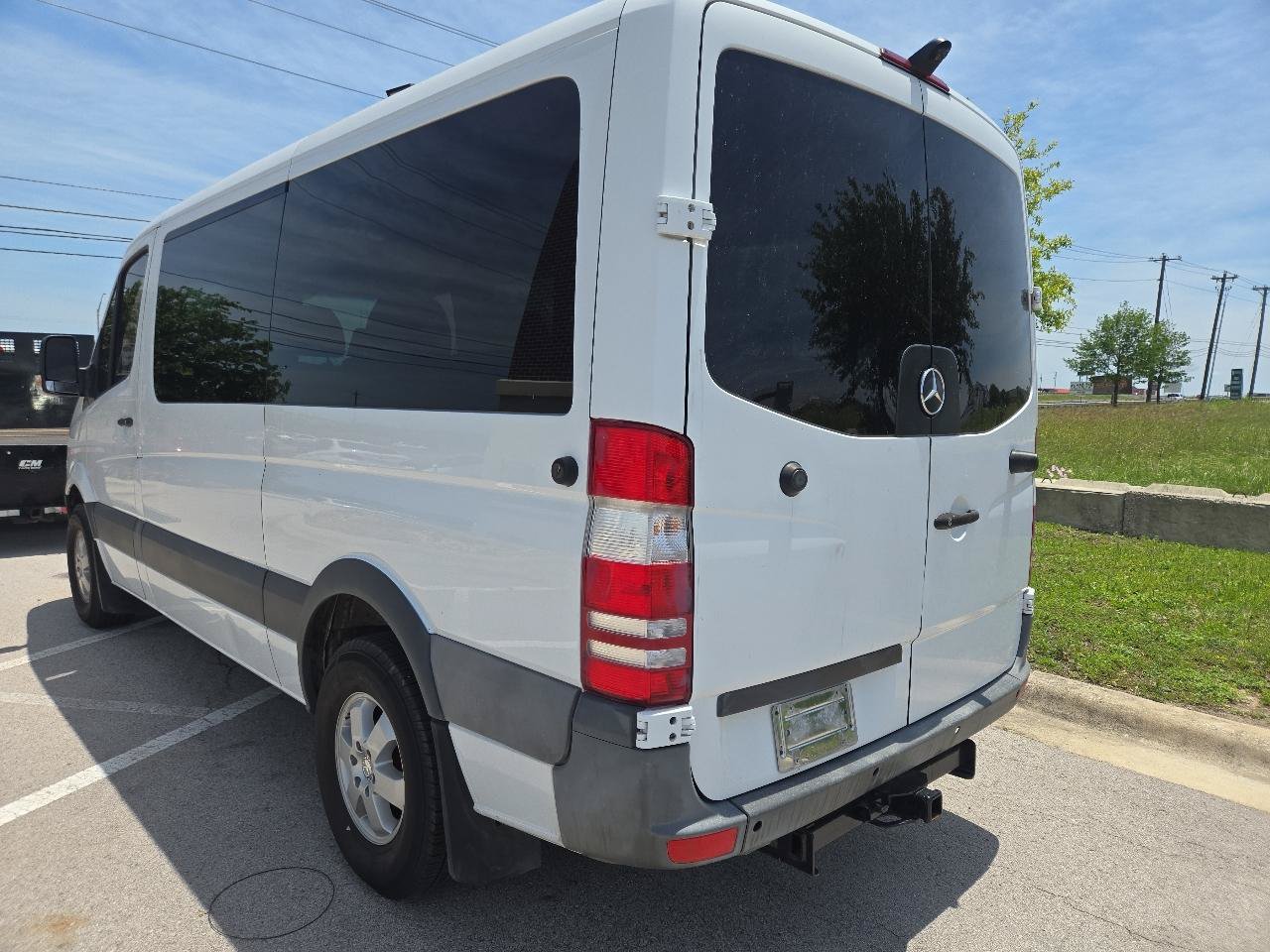 Used 2011 Mercedes-Benz Sprinter 2500 image 4