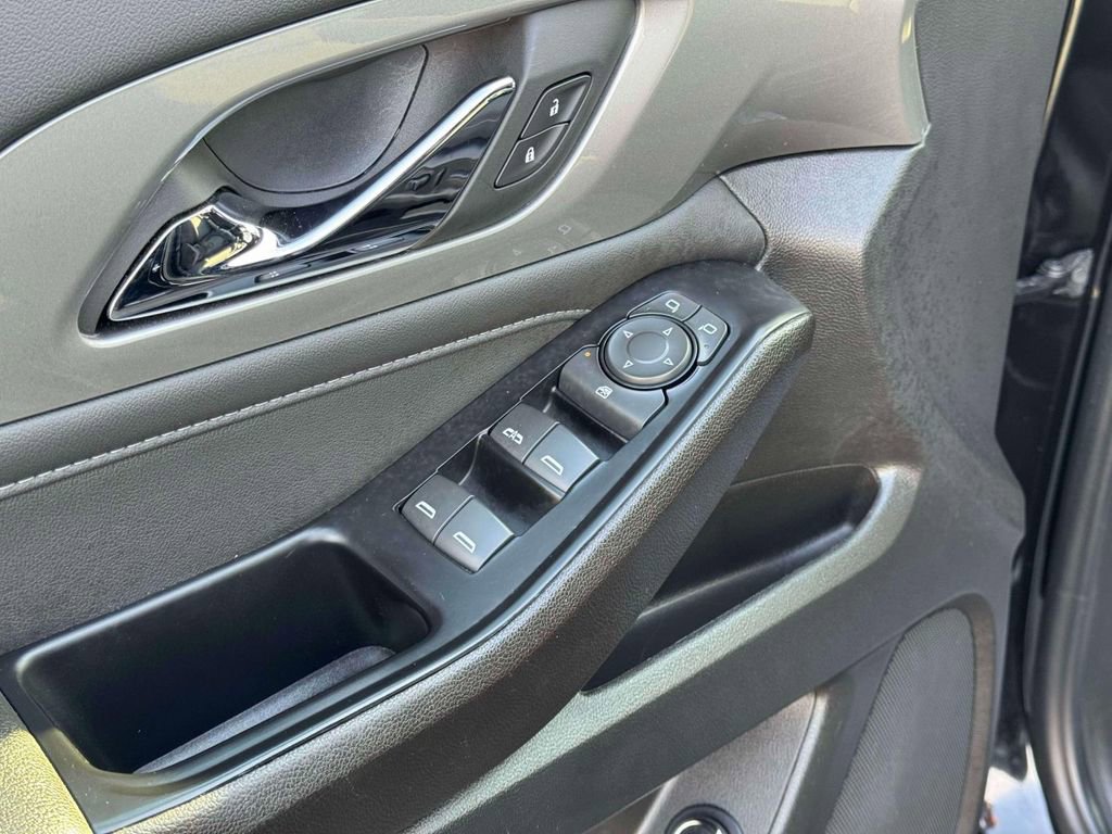 Used 2023 Chevrolet Traverse LT FWD image 19