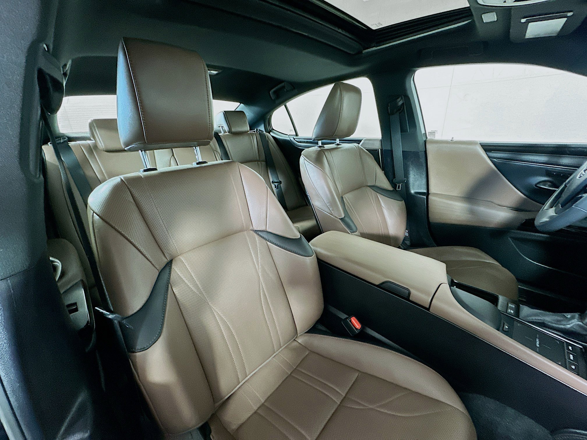 Used 2022 Lexus ES 300h w/ Accessory Package image 28