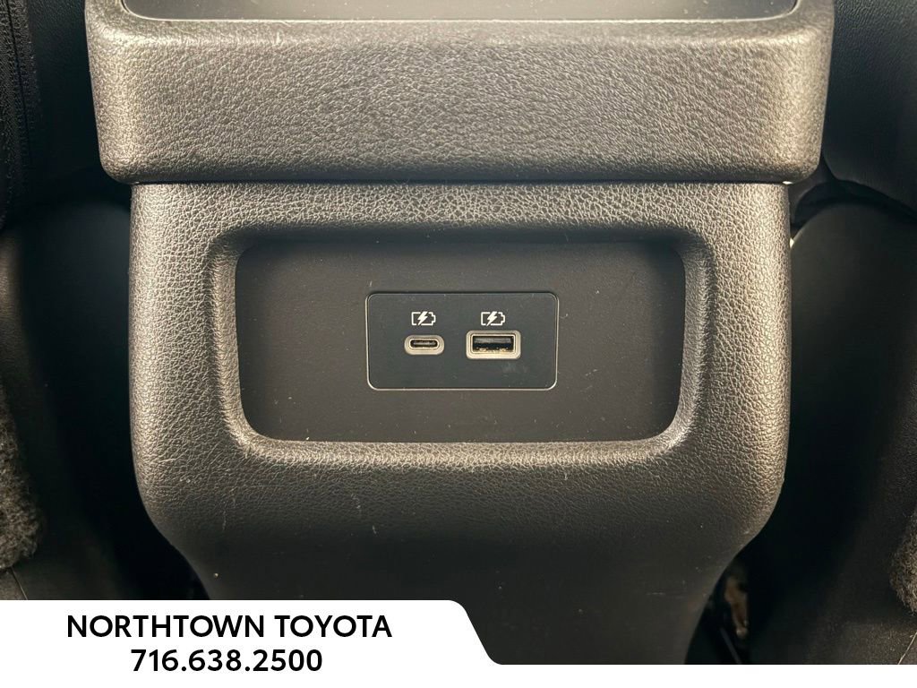 Used 2023 Nissan Pathfinder SL w/ Black Appearance Package image 23