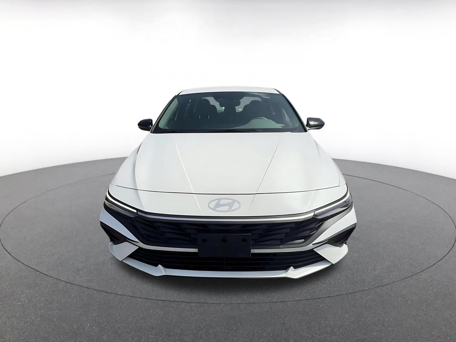 Used 2026 Hyundai Elantra Sport FWD image 4