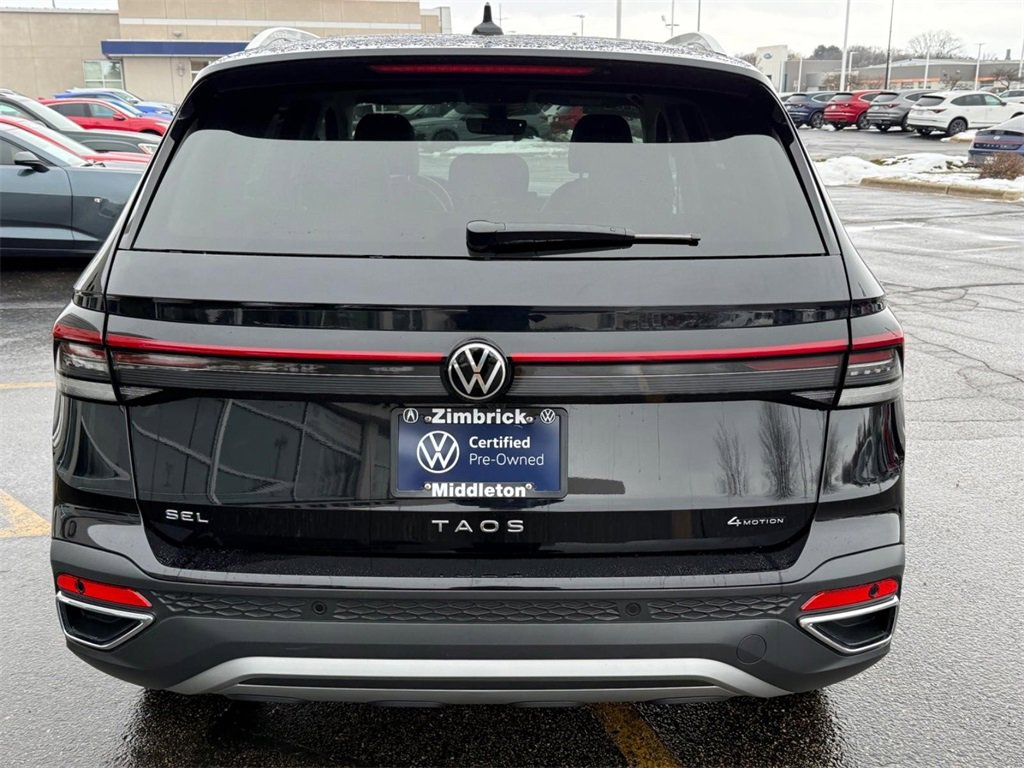 Certified 2025 Volkswagen Taos SEL image 4