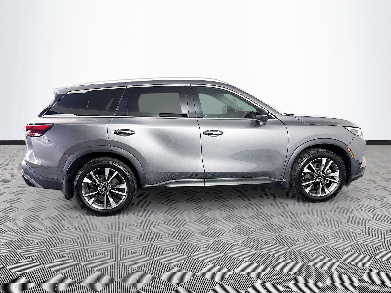 Used 2023 INFINITI QX60 Luxe w/ Performance Audio Package FWD image 8