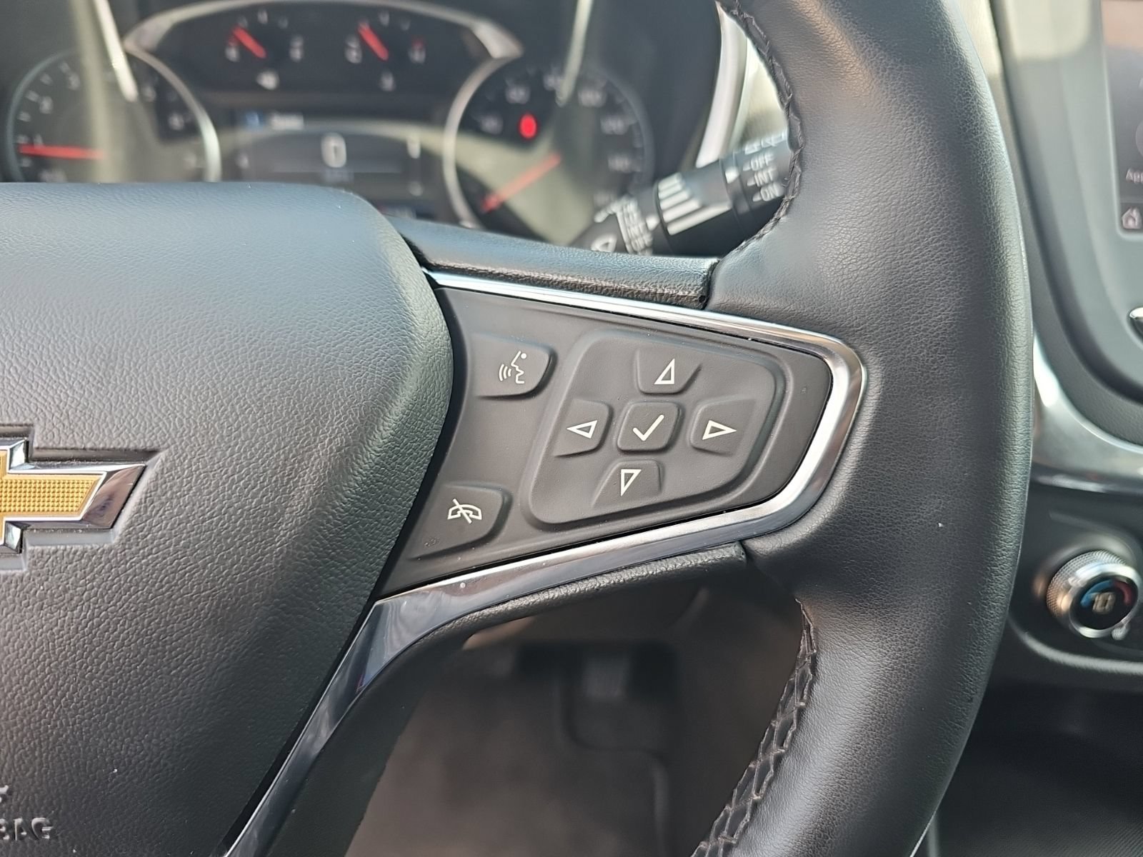 Used 2024 Chevrolet Equinox LT AWD/4WD image 18