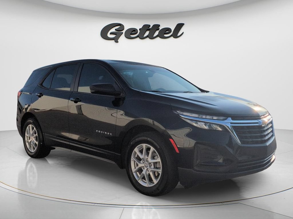 Used 2023 Chevrolet Equinox LS FWD image 3